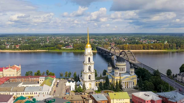 Rybinsk Rusia Agustus 2020 Jembatan Rybinsk Dan Katedral Spaso Transfigurasi — Stok Foto