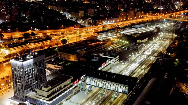 ロシアのロストフ 2020年8月25日 鉄道駅ロストフ グラヴニー 市街地夜景 空中風景 — ストック写真