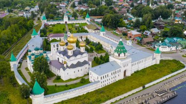 Rusya, Kostroma. Kostroma 'daki Kutsal Trinity Ipatievsky Manastırı, Hava Görüntüsü  