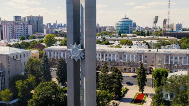 Voronezh, Rusya - 23 Ağustos 2020: Zafer Meydanı. Zafer Meydanı 'nda Stele, Hava Görüntüsü  