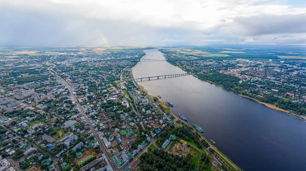 Kostroma Rússia Embarque Rio Volga Ponte Outro Lado Rio Navios — Fotografia de Stock
