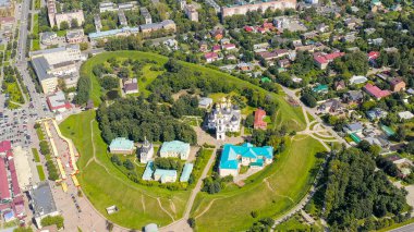 Dmitrov, Rusya. Dmitrov Kremlin 'de bulunan Kutsal Bakire Meryem' in Varsayımı Katedrali. 16. yüzyılın başlarından bir mimari anıt, Havadan Bakış  