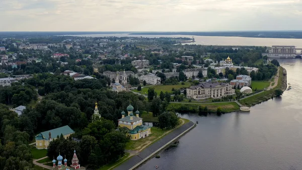 Uglich 俄罗斯 从空中看乌格里奇市 乌格里奇克里姆林宫 该市的主要景点 空中观景 — 图库照片