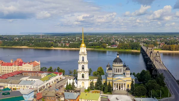 Rybinsk Ryssland Augusti 2020 Rybinsk Bro Och Spaso Transfiguration Cathedral — Stockfoto