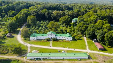 Yasnaya Polyana, Rusya. Lev Nikolaevich Tolstoy, Yasnaya Polyana 'da doğdu ve hayatının çoğunu Havadan Bakış' ta geçirdi.  