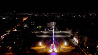 Rostov-on-Don, Rusya. Stele 'den Rostov' un kurtarıcılarına. Tiyatro meydanı. Gece görüşü, Hava Görünümü  