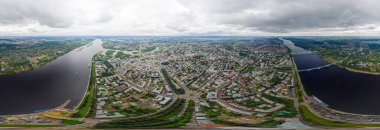 Yaroslavl, Rusya. Volzhskaya seti. Hava bulutlu. Gökyüzü manzarası 360