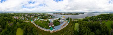 Rusya, Kostroma. Kostroma 'daki kutsal Trinity Ipatievsky Manastırı. Hava görüntüsü. Panorama 360