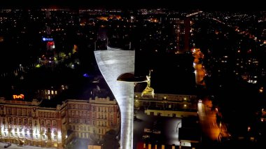 Rostov-on-Don, Rusya - 26 Ağustos 2020: Rostov 'un Kurtarıcılarına. Tiyatro meydanı. Gece görüşü, Hava Görünümü  