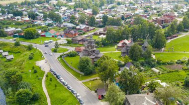 Suzdal, Rusya. Uçuş. 18. yüzyılın ortalarında Havadan Bakış adlı ahşap bir anıt olan Suzdal 'a nakledilen Kozlyatevo köyünden Dönüşüm Kilisesi.  