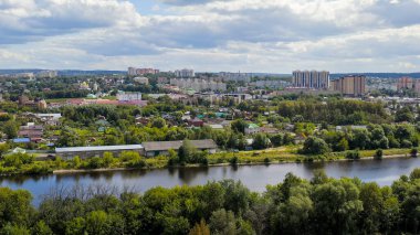 Dmitrov, Rusya. Moskova Kanalı ve Dmitrov şehri manzarası. Moskova nehrini Volga 'ya bağlayan kanal, Hava Görüntüsü  