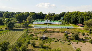 Yasnaya Polyana, Rusya. Lev Nikolaevich Tolstoy, Yasnaya Polyana 'da doğdu ve hayatının çoğunu Havadan Bakış' ta geçirdi.  