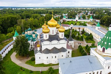 Rusya, Kostroma. Kostroma 'daki kutsal Trinity Ipatievsky Manastırı. Hava görünümü