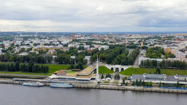 Russia Yaroslavl August 2020 Volga River Embankment Volzhskaya Tower Aerial — Stock Photo, Image