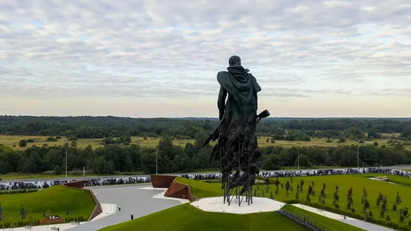 ロシアのRzhev 2020年8月20日 Rzhev記念碑ソ連兵士に 1942年から1943年のRzhev近くの戦いで死亡したソ連の兵士の記憶に捧げ 空中ビュー — ストック写真