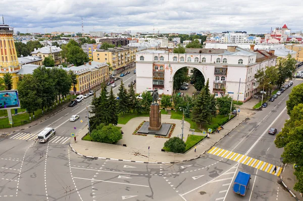ヤロスラヴル ロシア 2020年8月13日 レーニン広場に記念碑 空中風景 — ストック写真