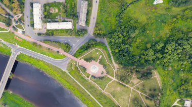 Rzhev, Rusya - 20 Ağustos 2020: Rzhev 'in kurtarıcılarına Obelisk, Havadan Bakış, HEAD  
