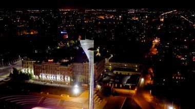 Rostov-on-Don, Rusya - 26 Ağustos 2020: Rostov 'un Kurtarıcılarına. Tiyatro meydanı. Gece görüşü, Hava Görünümü  