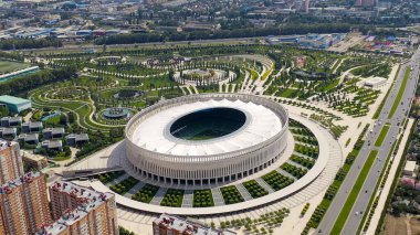 Krasnodar, Rusya - 29 Ağustos 2020: Krasnodar - Krasnodar şehrindeki bir futbol stadyumu. Halk Parkı Krasnodar (Galitsky Parkı). Yaz hava manzarası, Hava manzarası  