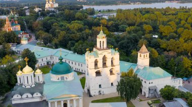 Yaroslavl, Rusya. Yaroslavl Spaso-Preobrazhensky Manastırı (Spaso-Yaroslavl Manastırı) antik bir erkek manastırı. Gün batımı, Hava Görünümü  