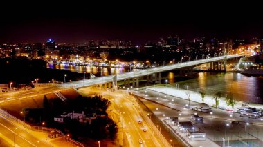 Rostov-on-Don, Rusya. Voroshilovsky Köprüsü 'nün Don Nehri üzerindeki gece görüşü, Hava Görüntüsü  