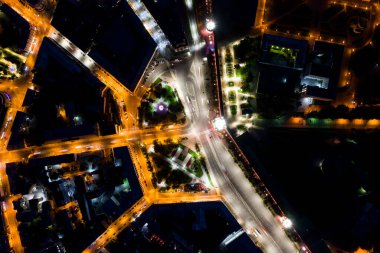 Nizhny Novgorod, Rusya. Minin ve Pozharsky Meydanı, gece hava manzaralı.