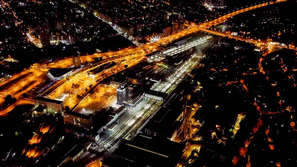 ロシアのロストフ 2020年8月25日 鉄道駅ロストフ グラヴニー 市街地夜景 空中風景 — ストック写真