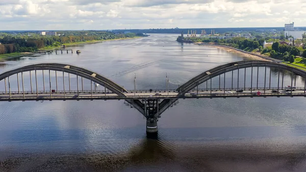 ロシアのリビンスク リビンスク橋 ヴォルガ川にかかる橋 ヤロスラヴル地方のリビンスク市 空中ビュー — ストック写真