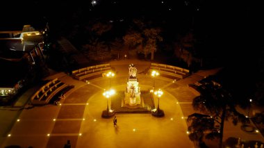 Simferopol, Kırım - 31 Ağustos 2020: Büyük Catherine Anıtı. Gece Vakti, Hava Görüntüsü  