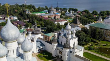 Rostov, Rusya. Rostov Kremlin. Kutsal Bakire Meryem 'in Varsayımı Katedrali. Büyük Rostov şehrinin ana ilgi odağı, Havadan Bakış  