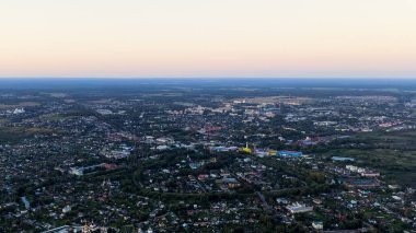 Pereslavl-Zalessky, Rusya. Şehir merkezinde, batan güneşin ışığında, Hava Manzarası  