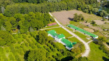 Yasnaya Polyana, Rusya. Lev Nikolaevich Tolstoy, Yasnaya Polyana 'da doğdu ve hayatının çoğunu Havadan Bakış' ta geçirdi.  