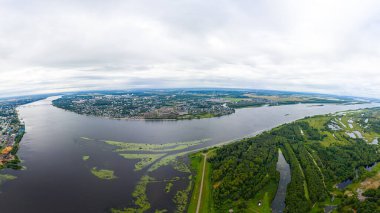 Kostroma, Rusya. Kostroma ve Volga nehirlerinin birleştiği yer. Hava görünümü