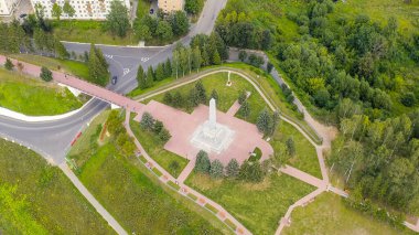 Rzhev, Rusya - 20 Ağustos 2020: Rzhev, Havadan Bakış Kurtarıcılarına Obelisk  