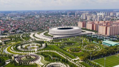 Krasnodar, Rusya - 28 Ağustos 2020: Krasnodar - Krasnodar şehrindeki bir futbol stadyumu. Halk Parkı Krasnodar (Galitsky Parkı). Yaz hava manzarası, Hava manzarası  