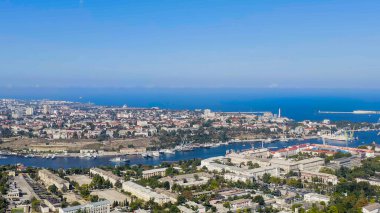 Sivastopol, Kırım. Yazın güneşli havalarda Sivastopol koyları. Gemiler, Hava Görüntüsü  