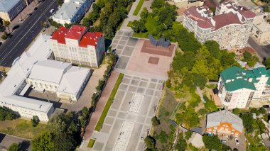 Voronezh, Rusya - 23 Ağustos 2020: Zafer Meydanı. Voronezh 'in Kurtarıcıları Anıtı, Hava Görüntüsü  