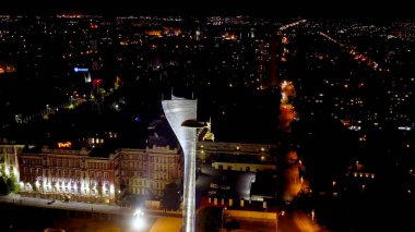 Rostov-on-Don, Rusya - 26 Ağustos 2020: Rostov 'un Kurtarıcılarına. Tiyatro meydanı. Gece görüşü, Hava Görünümü  