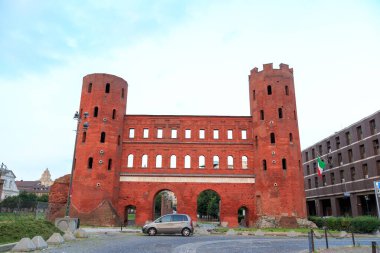 Torino, İtalya. Palatine Kapısı (İtalyanca: Porta Palatina veya Porte Palatine), MÖ 1. yüzyılın en iyi korunmuş Roma kapılarından biridir.