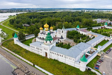 Rusya, Kostroma. Kostroma 'daki kutsal Trinity Ipatievsky Manastırı. Hava görünümü