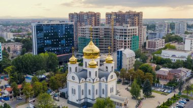 Krasnodar, Rusya - 27 Ağustos 2020: St. Alexander Nevsky Katedrali. Hava görüntüsü, Hava Görüntüsü  