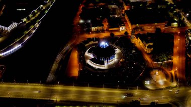 Tula, Rusya - 22 Ağustos 2020: Geceleri şehrin havadan görünüşü. Tula Eyalet Silah Müzesi, Hava Görüntüsü  