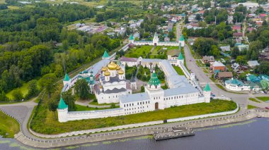 Rusya, Kostroma. Kostroma 'daki Kutsal Trinity Ipatievsky Manastırı, Hava Görüntüsü  