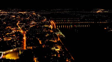 Yaroslavl, Rusya. Yaroslavl 'ın merkez bölgesinin havadan görüntüsü. Gece şehir ışıkları, Hava Manzarası  