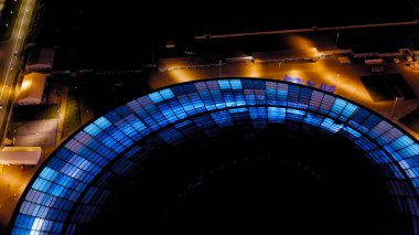 Nizhny Novgorod, Rusya - 8 Ağustos 2020 Nizhny Novgorod Stadyumu. Geceleri hava manzarası, hava manzarası  