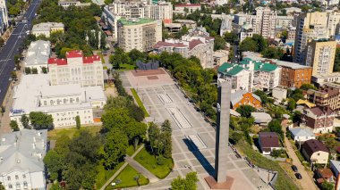 Voronezh, Rusya - 23 Ağustos 2020: Zafer Meydanı. Zafer Meydanı 'nda Stele. Voronezh 'in Kurtarıcıları Anıtı, Hava Görüntüsü  