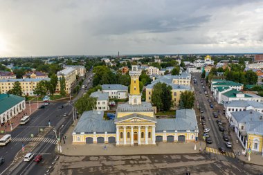 Kostroma, Rusya - 12 Ağustos 2020: Yangın kulesi. Hava görünümü