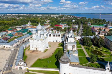 Rostov, Rusya. Kutsal Bakire Meryem 'in Varsayımı Katedrali. Rostov Kremlin. Hava görünümü