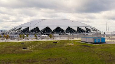 Samara, Rusya - 20 Eylül 2020 Samara Arena Stadyumu. Sonbahar bulutları, Hava Görünümü  
