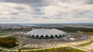 Samara, Rusya - 20 Eylül 2020 Samara Arena Stadyumu. Sonbahar bulutları, Hava Görünümü  